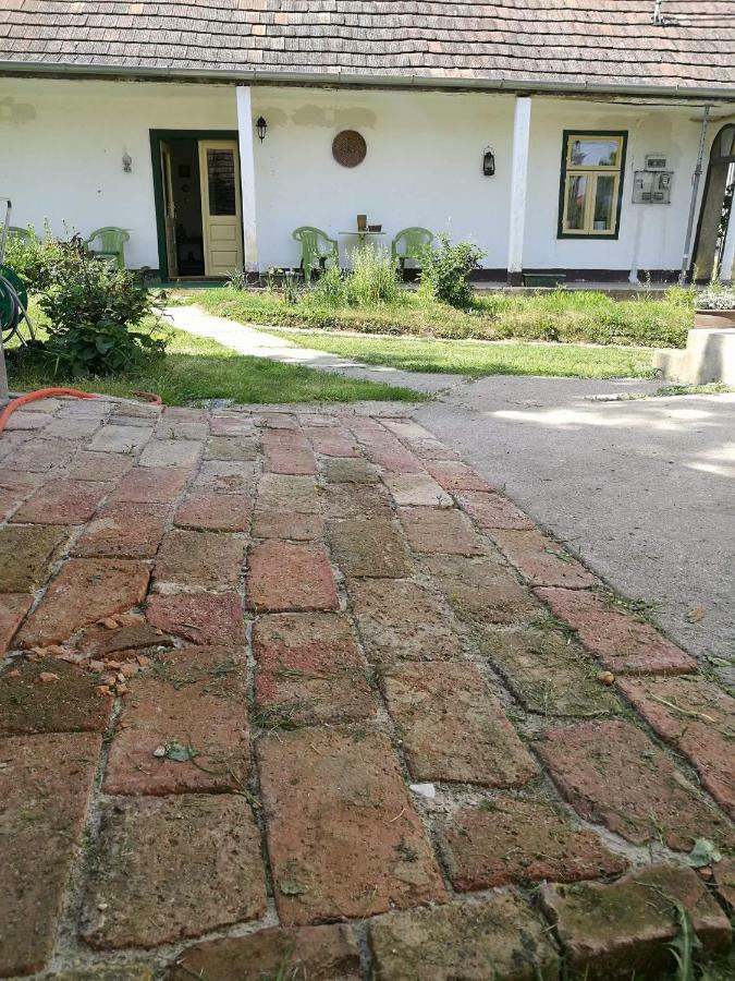Terez Haza Hotel Pazmand Екстериор снимка